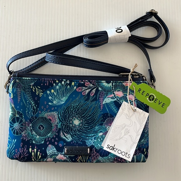 NWT Sakroots Corin Flap Smartphone Royal Blue Seascape Crossbody Wristlet - Picture 1 of 15